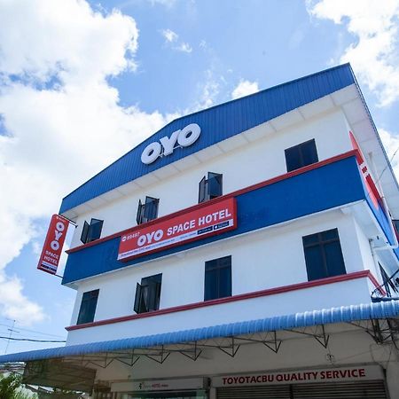 Oyo 89487 Space Hotel Kluang Esterno foto