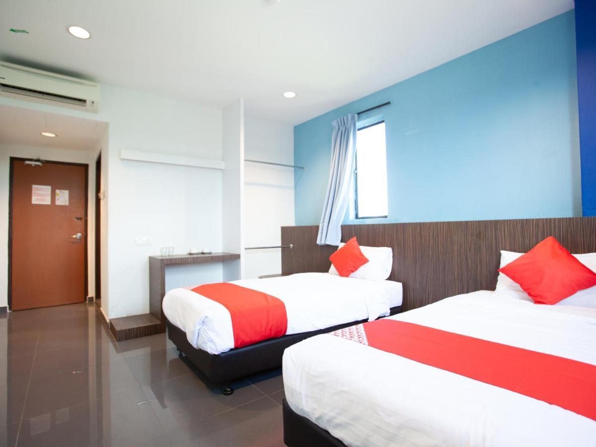 Oyo 89487 Space Hotel Kluang Esterno foto