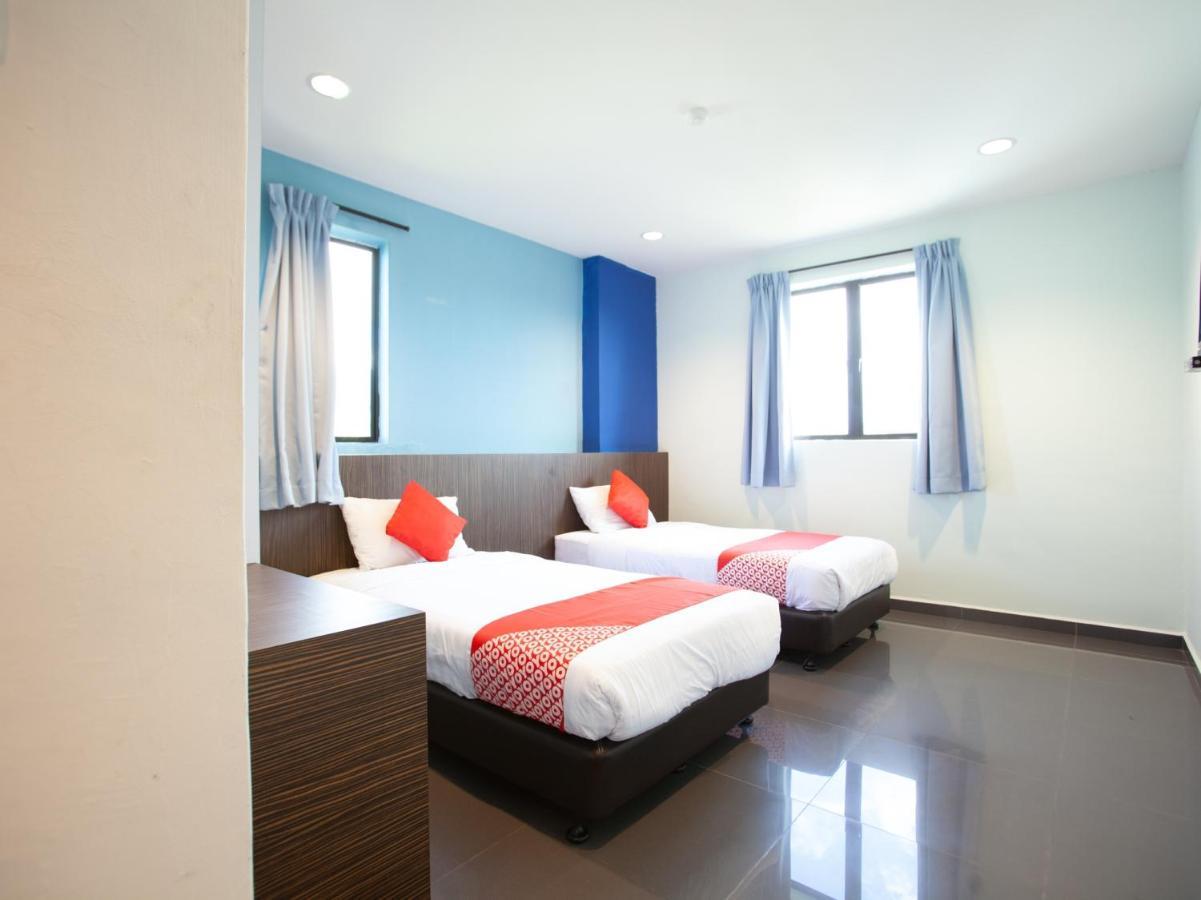 Oyo 89487 Space Hotel Kluang Esterno foto