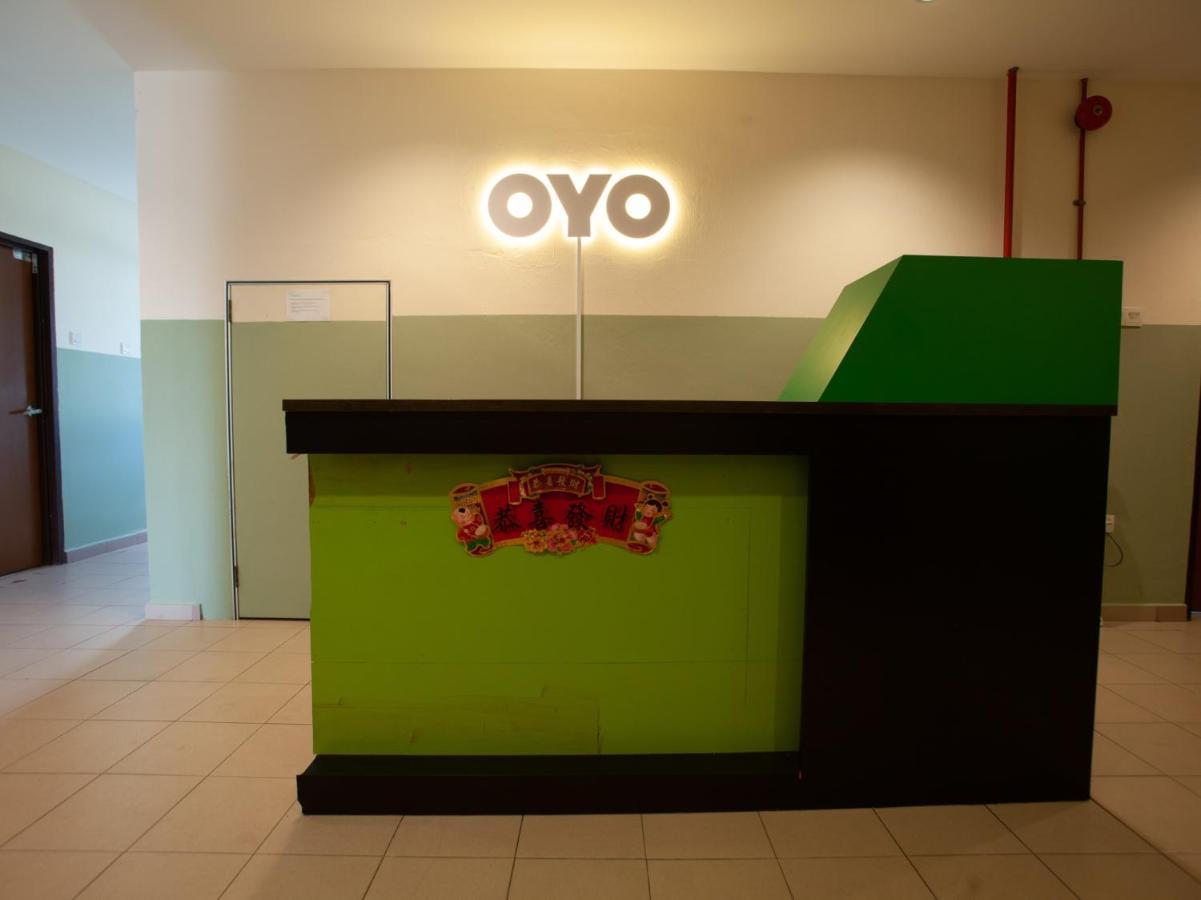 Oyo 89487 Space Hotel Kluang Esterno foto