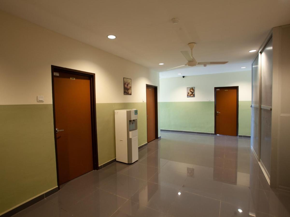 Oyo 89487 Space Hotel Kluang Esterno foto